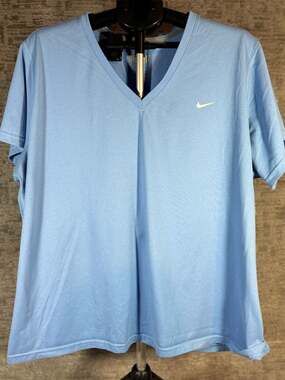 Nike Dri-FIT V-Neck Short Sleeve Athletic T-Shirt Light Blue